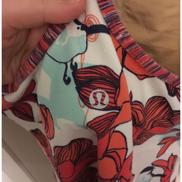 Size 8 lululemon tank - Picture 2 of 3